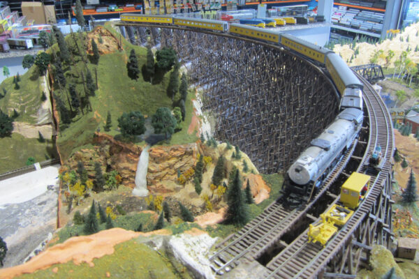 Displays Las Vegas Train Store (13)