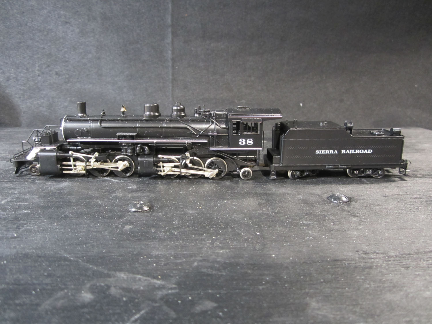 United Scale Beautiful Painted Brass Sierra RR 2-6-6-2 #38 Steam Loco w/ Tender – HO – Train of the Day